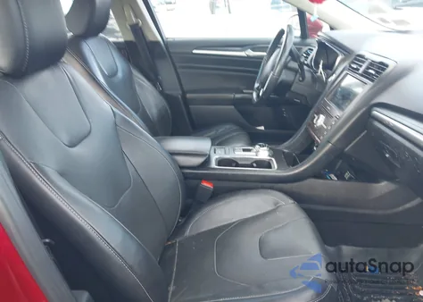 2020 Ford Fusion Plug-In Hybrid Titanium z USA, uszkodzony, nr VIN 3FA6P0SU6LR158522